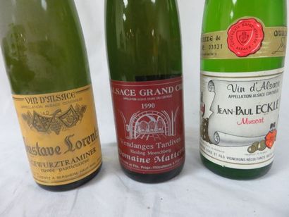 null Lot de 3 bouteilles de vins d'Alsace : Gewurztraminer 1988, Muscat 1986, Riesling...