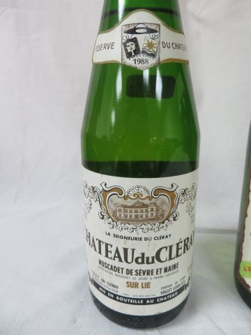 null Lot de 3 bouteilles : Sancerre 1970 (eta, LB), Sèvres et Maine 1988 (B) et 1...