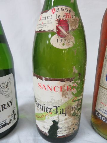null Lot de 3 bouteilles : Sancerre 1970 (eta, LB), Sèvres et Maine 1988 (B) et 1...
