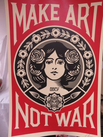 null Shepard Fairey dit Obey (né en 1970) Affiche "Make Art not War" Signée au crayon....