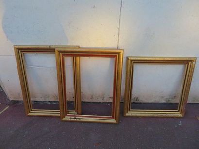 null Lot de 3 cadres en bois doré comprenant une paire ( 74 X59 cm et 61 X46 cm/...