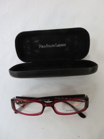 null RALPH LAUREN Monture de lunettes de vue en résine rouge. TBE ( avec leurs verres...