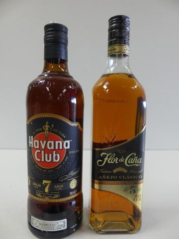 null Lot de 2 bouteilles : 1 Rhum Havana Club Anejo 7 ans d'âge et 1 Rhum Flor de...