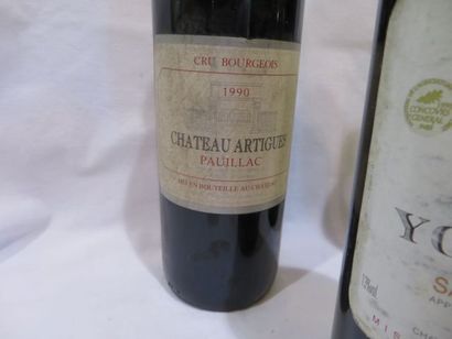 null Lot de 3 bouteilles : 1 de Pauillac, Château ARTIGUE, 1990 et 2 de Saint Emilion,...