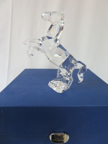 null SVAROWSKI Cheval en cristal taillé. 17 cm Dans sa boîte.