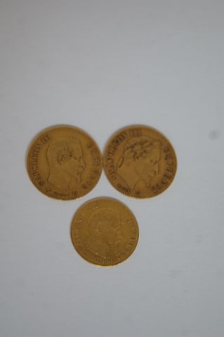 null Lot de 3 pièces en or, comprenant 2 pièces de 10 francs Napoléon II (1857 et...