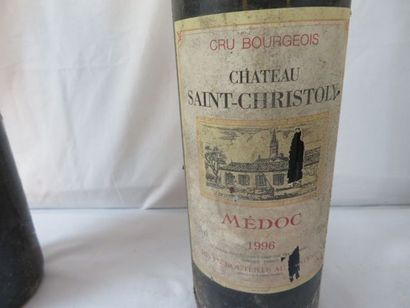 null Lot de 3 Bordeaux dont 1 bouteille de Saint Emilion, Grand cru, Moulin du Jura,...