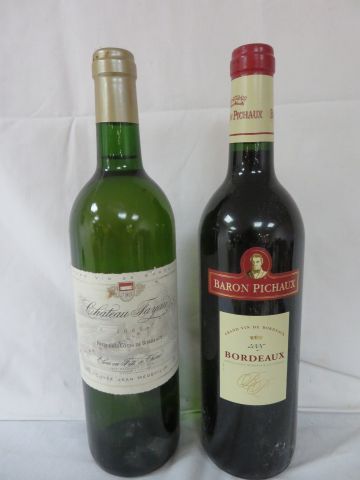 null Lot de 2 bouteilles de Bordeaux : 1 de Château Fayau 2001 (2005), 1 de baron...