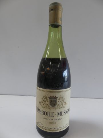 null Bouteille de Chambolle Musigny 1964 (Basse épaule)