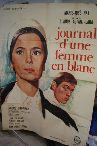 null CINEMA Lot comprenant une affiche pour le film "Journal d'une femme en blanc"...