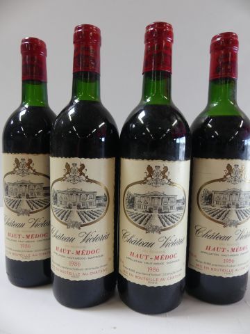null 4 bouteilles de Château Victoria Cru Bourgeois Haut Médoc Récoltant 1986 3 niveaux...