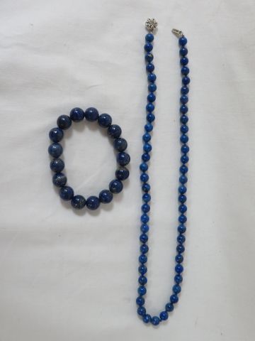 null Lot comprenant un collier (longueur ouvert : 58 cm) et un bracelet en lapis...