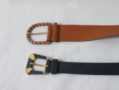 null Lot de deux ceintures en cuir. 80-85 cm