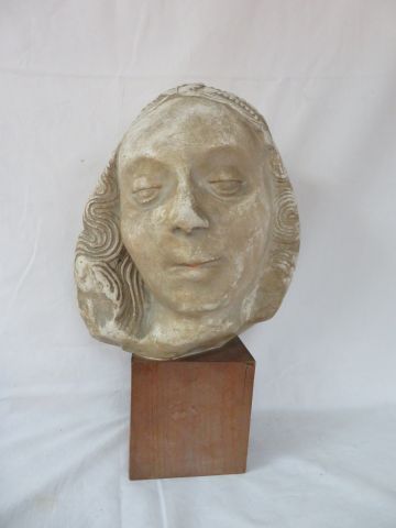 null Sculpture en plâtre figurant une tête de jeune femme, usures, 21cm H hors s...