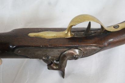 null Pistolet réglementaire en bois et acier, modèle 1763-66. T. Transformé à percussion....