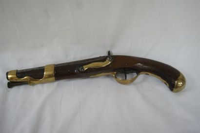 null Pistolet réglementaire en bois et acier, modèle 1763-66. T. Transformé à percussion....