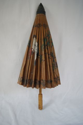 null CHINE Ombrelle en bois et papier gouache. Long.: 63 cm BE