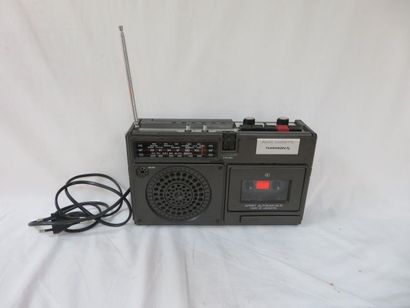 null THOMSON Radio-cassettes en résine et métal. Circa 1980. 15 x 27 cm