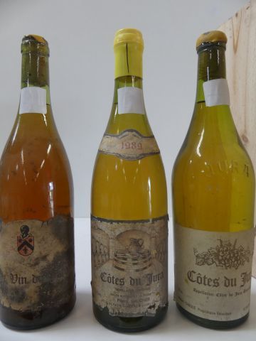 null 3 Vieilles Bouteilles Vin du Jura (1 de 1989 et 2 sans millésime)