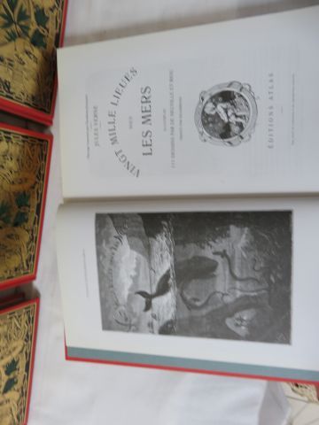 null Jules VERNE Lot de 5 volumes des éditions Atlas : "Le Tour du Monde en 80 jours,...