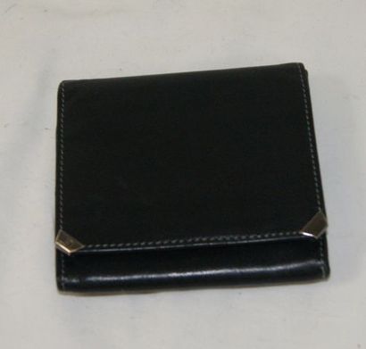null LE TANNEUR Porte-monnaie en cuir lisse noir. 9 x 10 cm BE