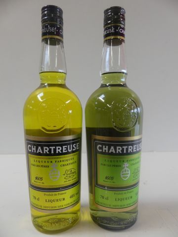 null Lot de 2 bouteilles : 1 Chartreuse Verte Les Pipes Chartreux Liqueur 70 cl 55...