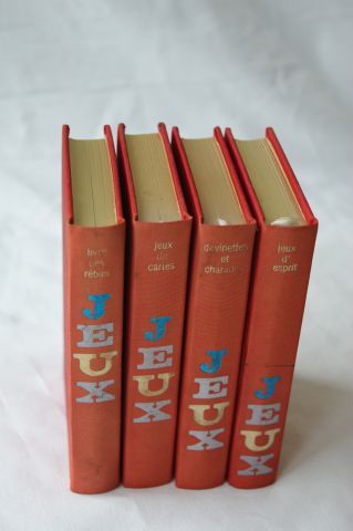 null TCHOU, 1970, lot de 4 volumes de la Bibliothèque des Jeux dont "Devinettes et...