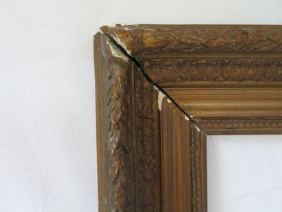 null Cadre en bois stuqué et doré. 72 x 60 cm (intérieur : 55 x 46 cm) (manques)