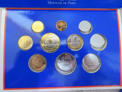 null MONNAIE DE PARIS Lot de 4 coffrets (1991, 1992, 1993 1994). (manque 4 pièce...