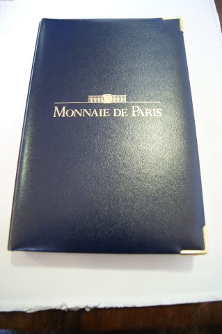 null MONNAIE DE PARIS Coffret de 10 pièces de 1991 dont 1 de 100 francs en argent...