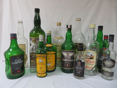 null Important lot de bouteilles de whisky vides (certaines de cafetiers). 30-52...