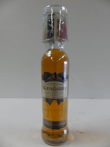 null Whisky 100 cl Glengarry Highland Aged in the finest OAK avec le verre à dégustation...