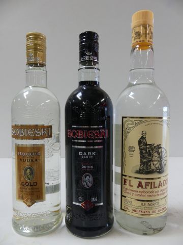 null Lot de 3 bouteilles : 1 Liqueur de Vodka Sobieski Gold selection 70 cl 37,5...