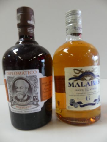 null Lot de 2 bouteilles : 1 Rhum Ambré Diplomatico Mantuano Extra Anejo du Vénézuela...