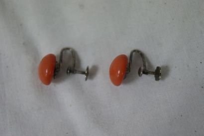 null Paire de clips d'oreilles en argent ornés de cabochons en ivoirine teinté façon...