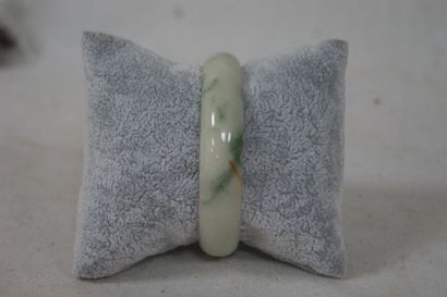 null Bracelet rigide en pierre dure verte. 7,5 cm (6,5 cm)