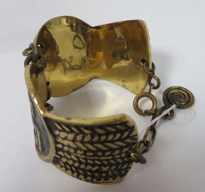 null M. BUFFET Bracelet de style ethnique en bronze doré ét patéiné.