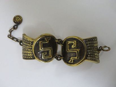 null M. BUFFET Bracelet de style ethnique en bronze doré ét patéiné.