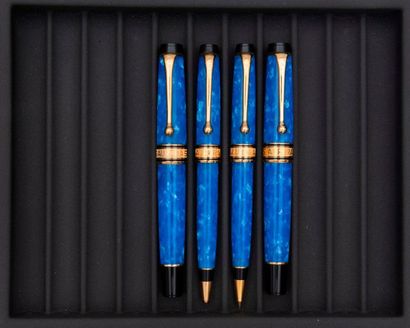 AURORA, Mare, Lot de quatre stylos, Composé d'un stylo plume, d'un stylo bille, d'un...
