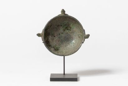 BOWL In bronze Probably Etruscan, piece of...