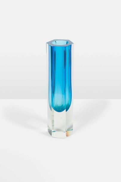 Vase. Epais verre bleu H.30 cm Vaas Dik blauw...