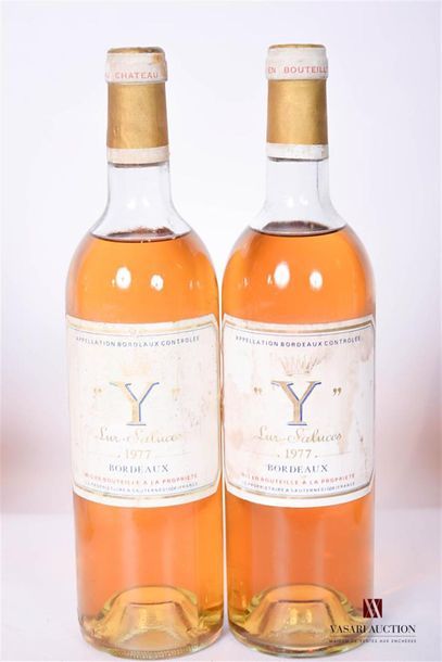 null 2 bouteilles	"Y" d'Yquem	Bordeaux Sup.	1977
	Et. fanées et tachées. N : 1 haut...