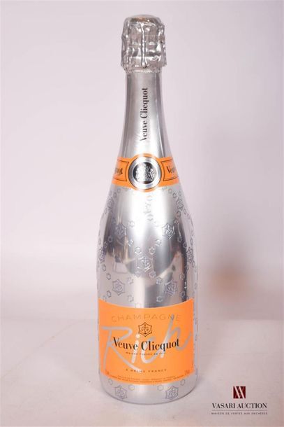 null 1 Bouteille	Champagne VEUVE CLICQUOT "Rich"		NM
	Belle présentation.		
