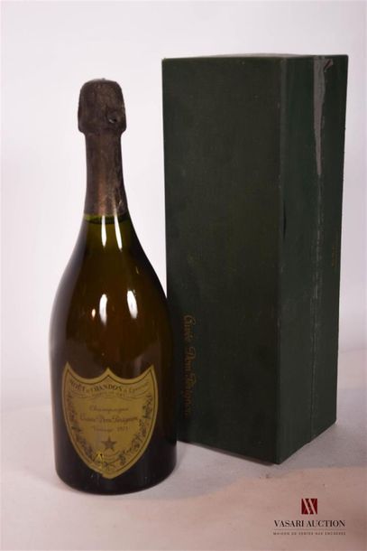 null 1 Bouteille	Champagne DOM PÉRIGNON Brut		1971
	Et. un peu fanée (1 déchirure)....