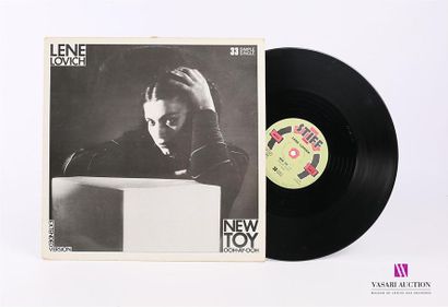 null LENE LOVITCH - New Toy Ooh-Ay-Ooh
1 Disque 33T sous pochette cartonnée
Label...