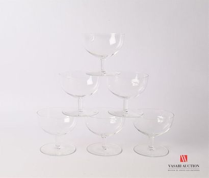 null Suite de six coupes à champagne en verre 
Haut. : 8,5 cm