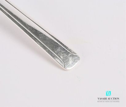 null Louche en métal argenté, le manche orné de deux filets.
Long. : 30 cm 