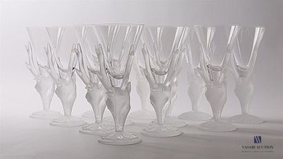 null DAUM - MARAIS Jean (1913-1998)
Suite de douze verre à vin blanc modèle Cerfs,...