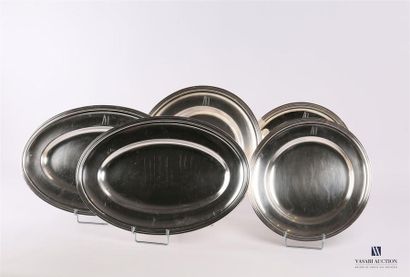 null Lot de plats en métal argenté comprenant une paire de plats ovales et trois...