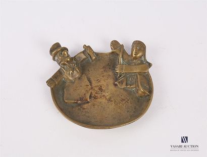 null Cendrier en bronze figurant deux personnages de guignols.
Long. : 10 cm
